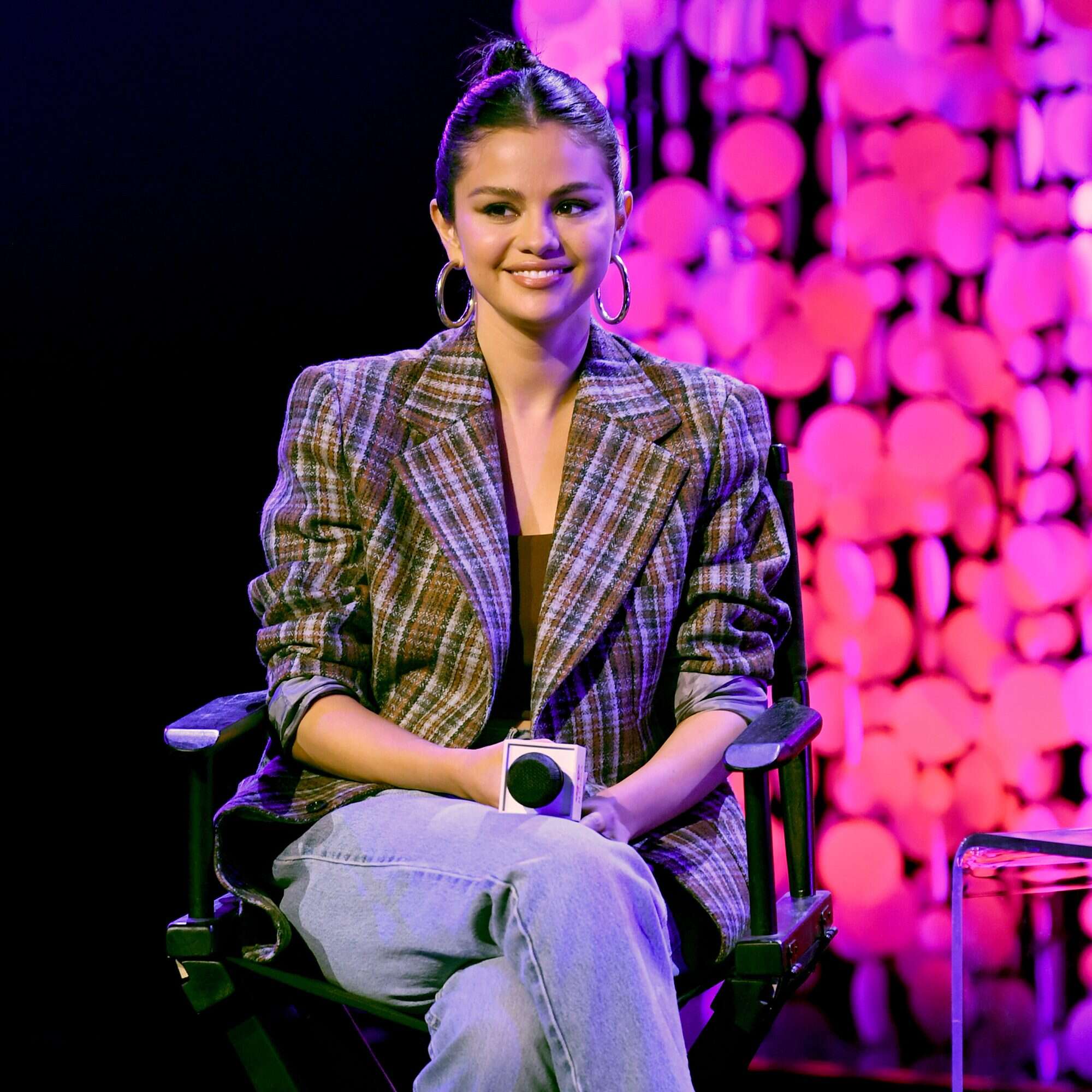 Selena Gomez Clarified Her Comments On Signing Her Life Away To Disney As A Child Hellogiggles