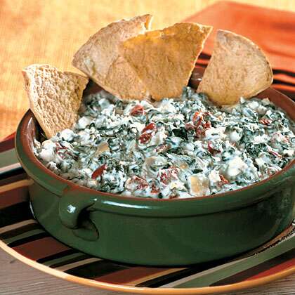 Slow Cooker Cheesy Spinach and Artichoke Dip (Quick and Easy)