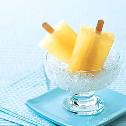 Quick and Easy Lemonade Ice Pops ~ The Moody Blonde