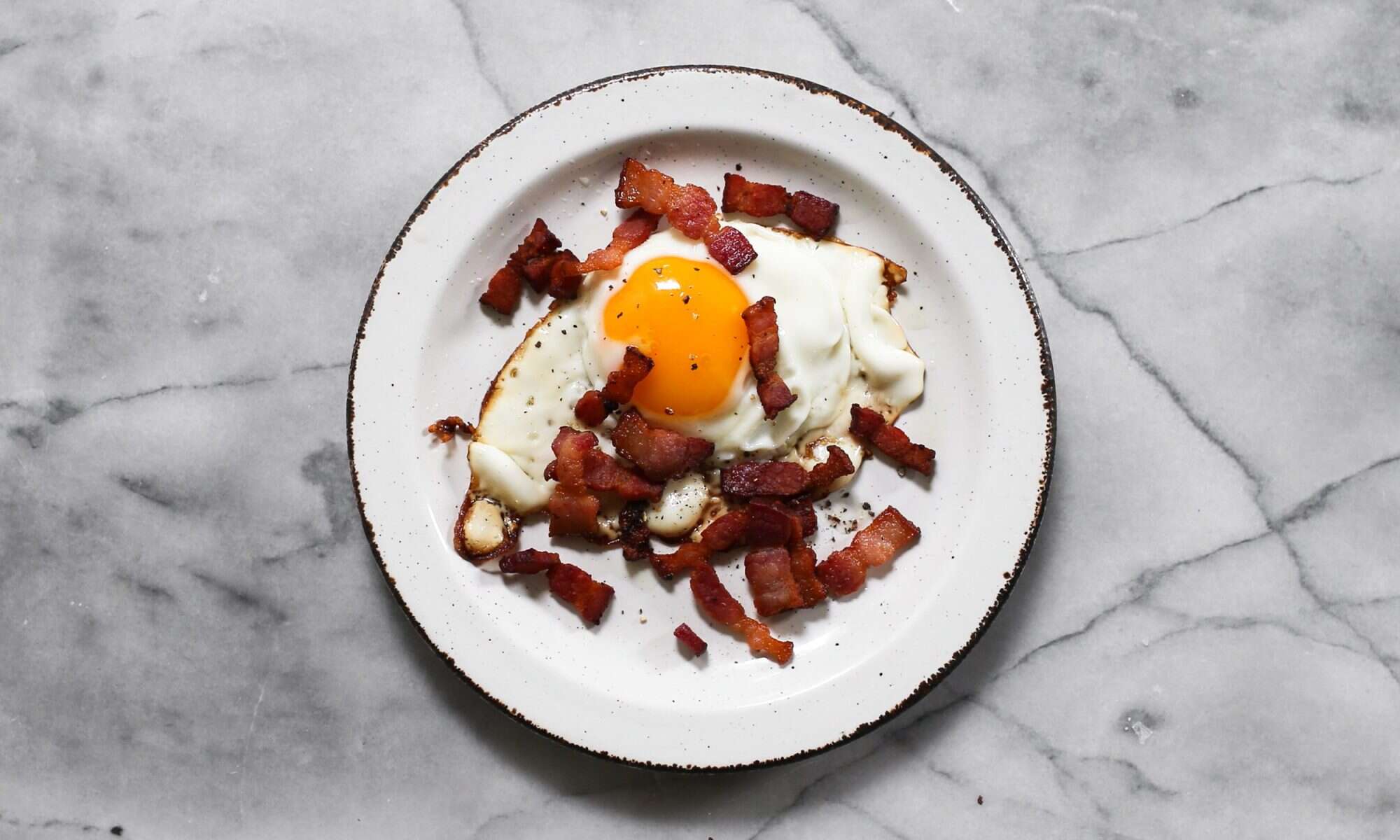 How to Fry an Egg {4 Ways!} - FeelGoodFoodie