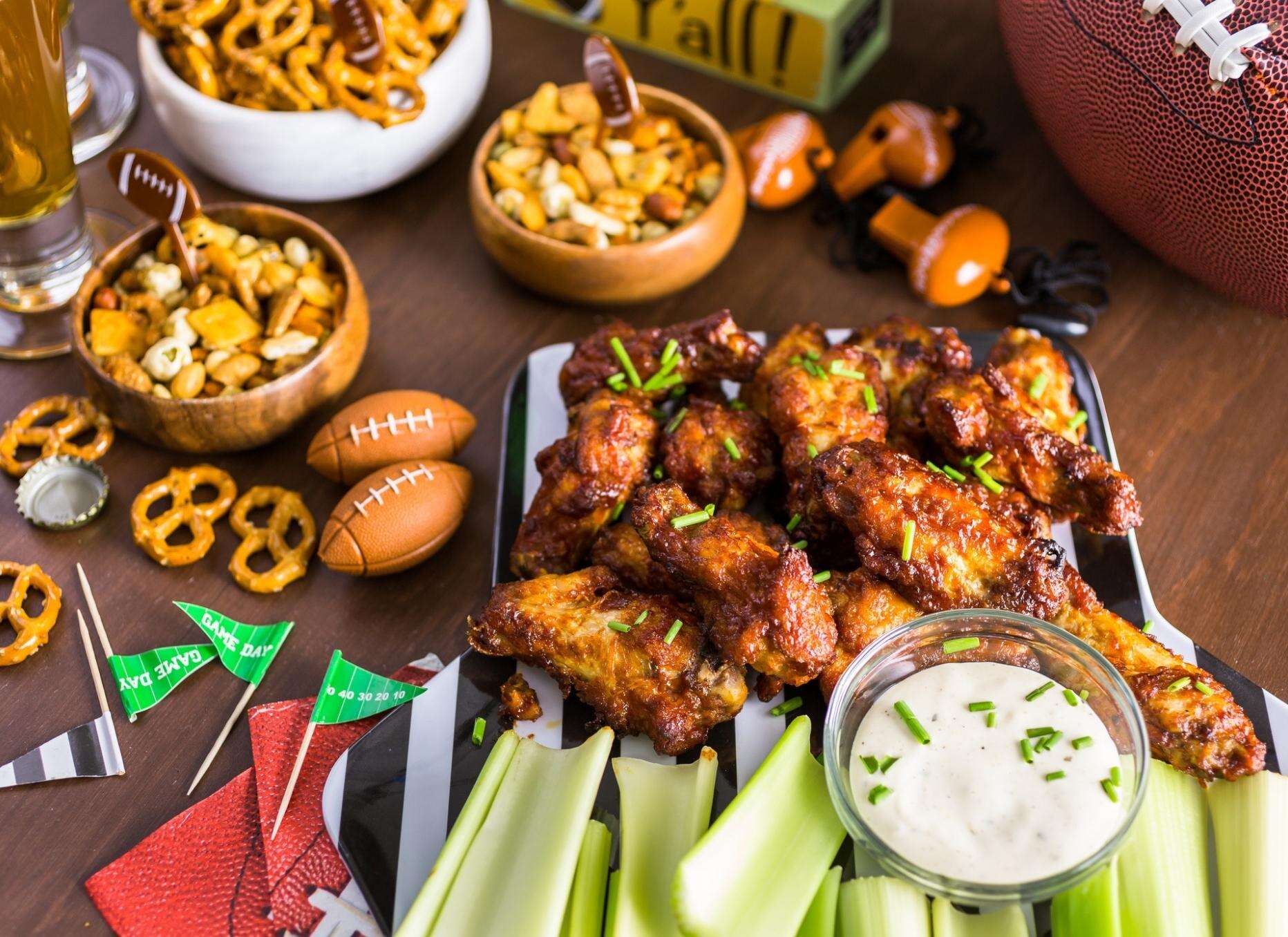 Easy Tips and Tricks for a Super Bowl Party of Any Size