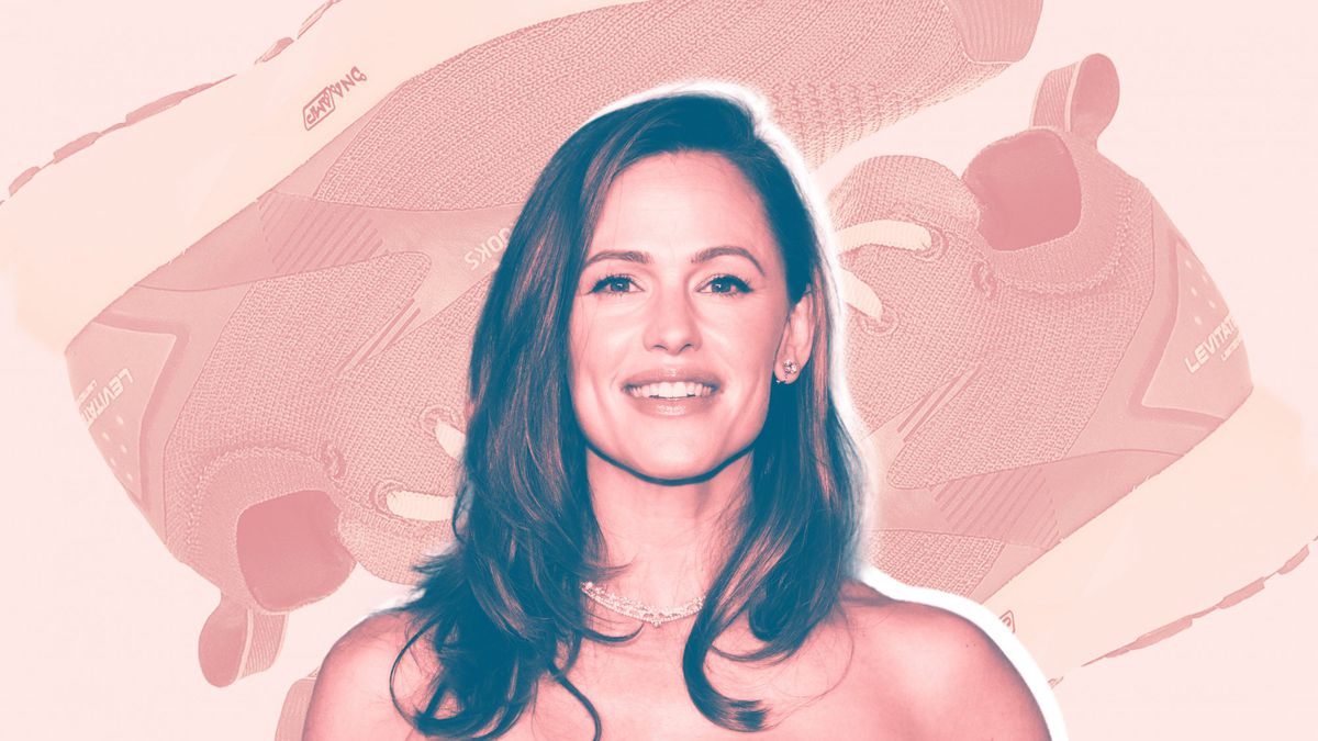 Jennifer Garner Just Proved—Yet Again—She's the Queen of Comfy Sneakers