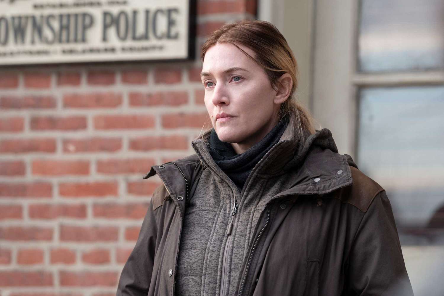 Kate Winslet didn't let 'Mare of Easttown' crew cut her 'bulgy bit of belly' from sex scene - Entertainment Weekly News