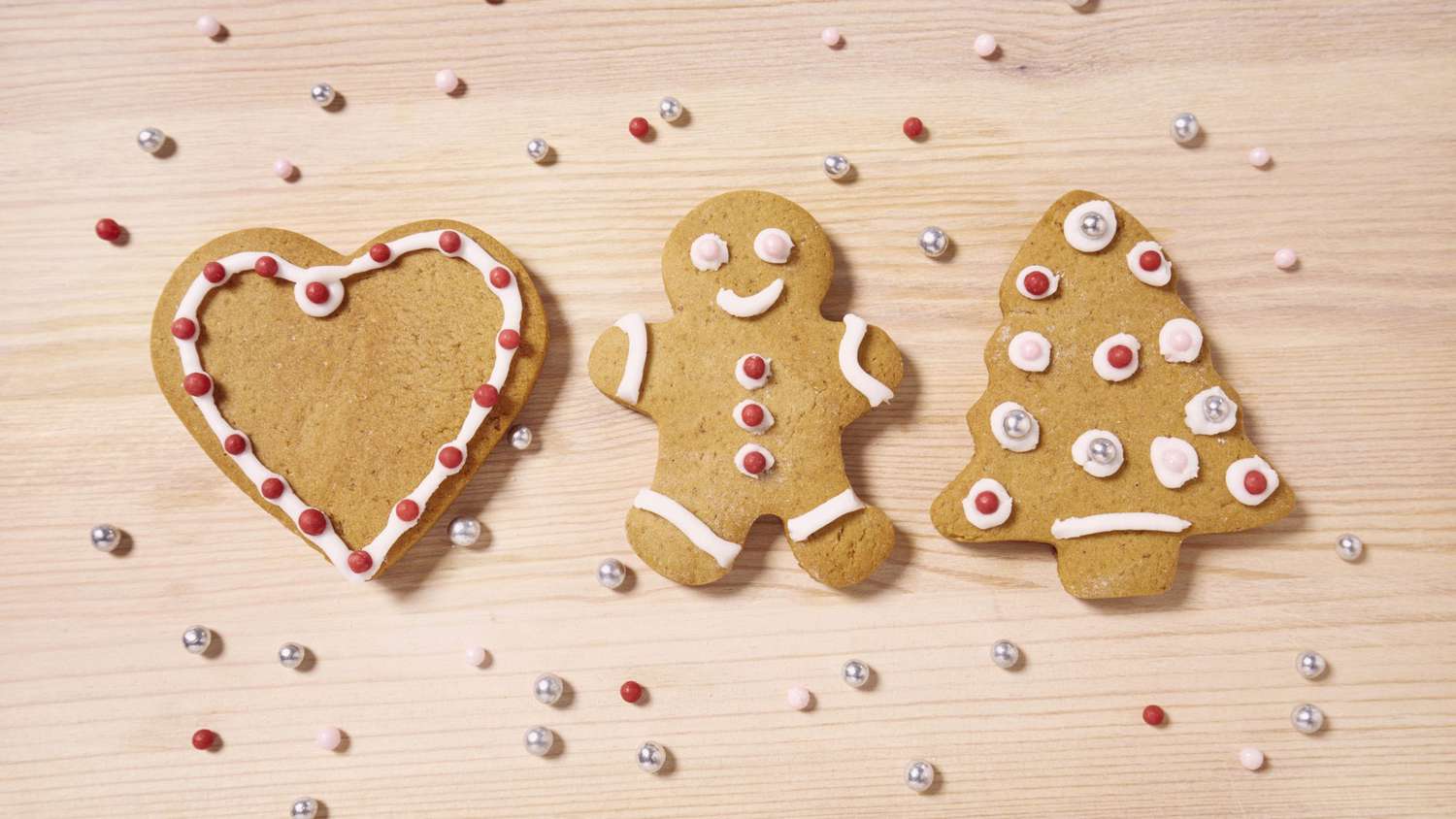how-to-make-homemade-cookie-cutters: biscoitos de açúcar em formas variadas