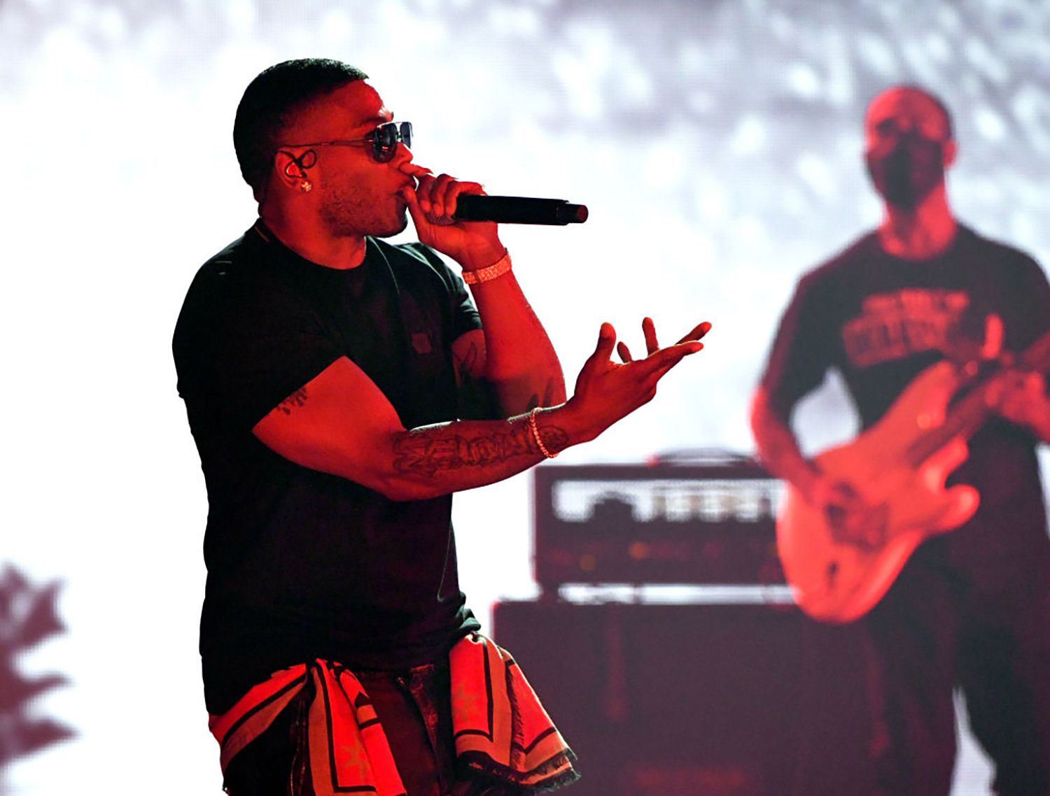 Nelly Celebrates Country Grammar 20th Anniversary with Nostalgic AMAs Perfo...