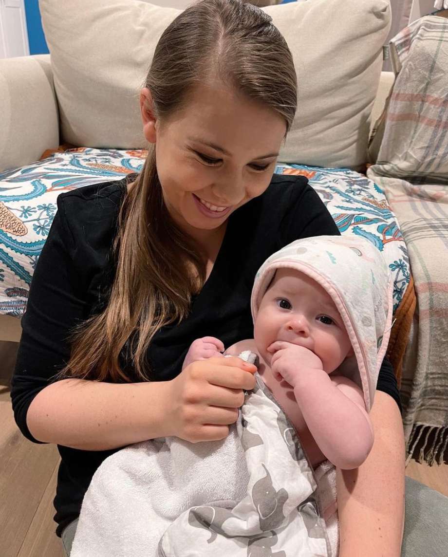 Bindi Irwin Shares Twinning Photos of Daughter Grace and Herself as a Baby: 'Like Mama Like Daughter' - Yahoo Entertainment