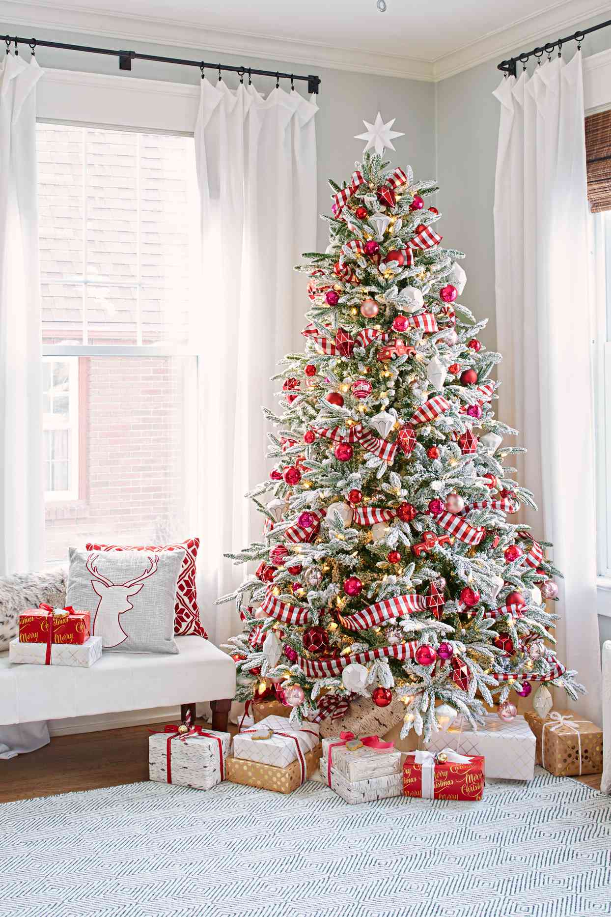 creative-christmas-tree-themes-better-homes-gardens