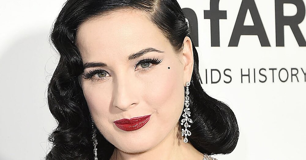 Dita Von Teese Literally Dresses Up As A Normal Girl Every Halloween And It S Kind Of Hilarious Hellogiggles