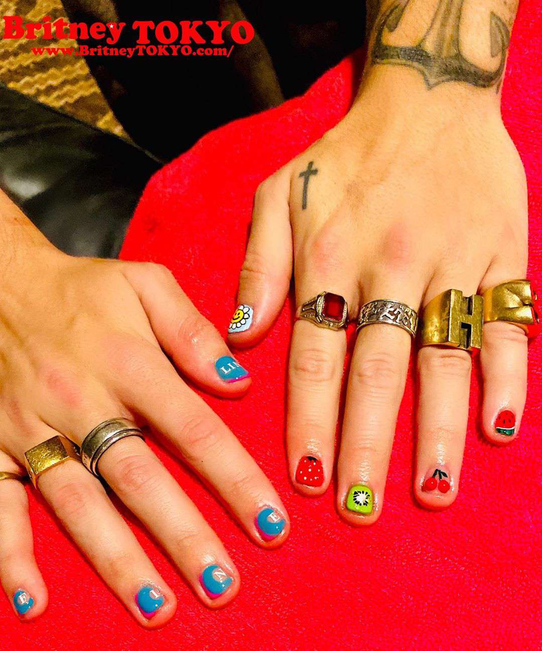 See Harry Styles' Latest Manicure Inspired by His Second Album 'Fine Line' | PEOPLE.com