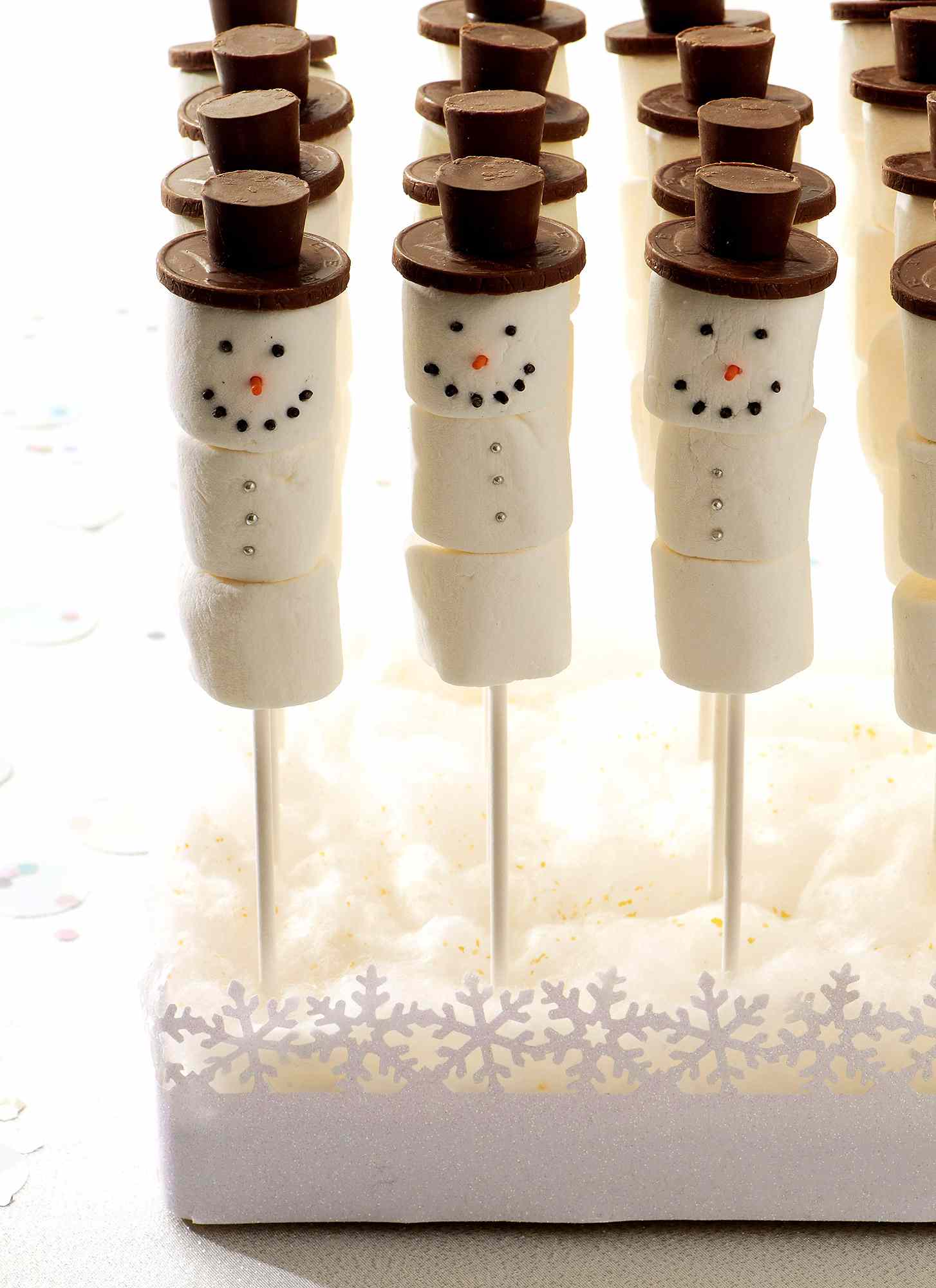 Easy Holiday Kids Craft Idea DIY Marshmallow Snowmen
