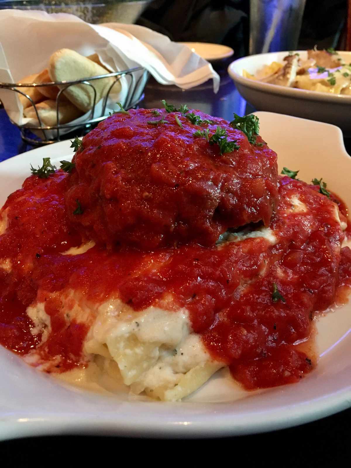 We Tried Olive Garden S New Giant Meatball Food Wine