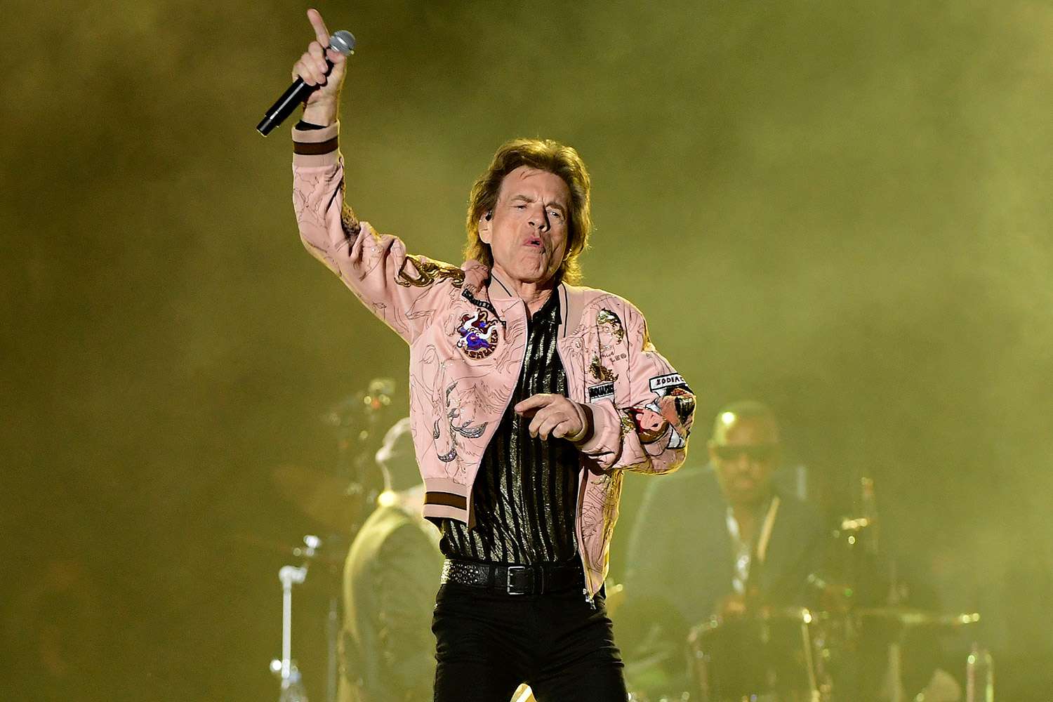 Mick Jagger Hits Back at Paul McCartney In Concert: 'He's Going to Join Us in a Blues Cover Later' - Yahoo Entertainment