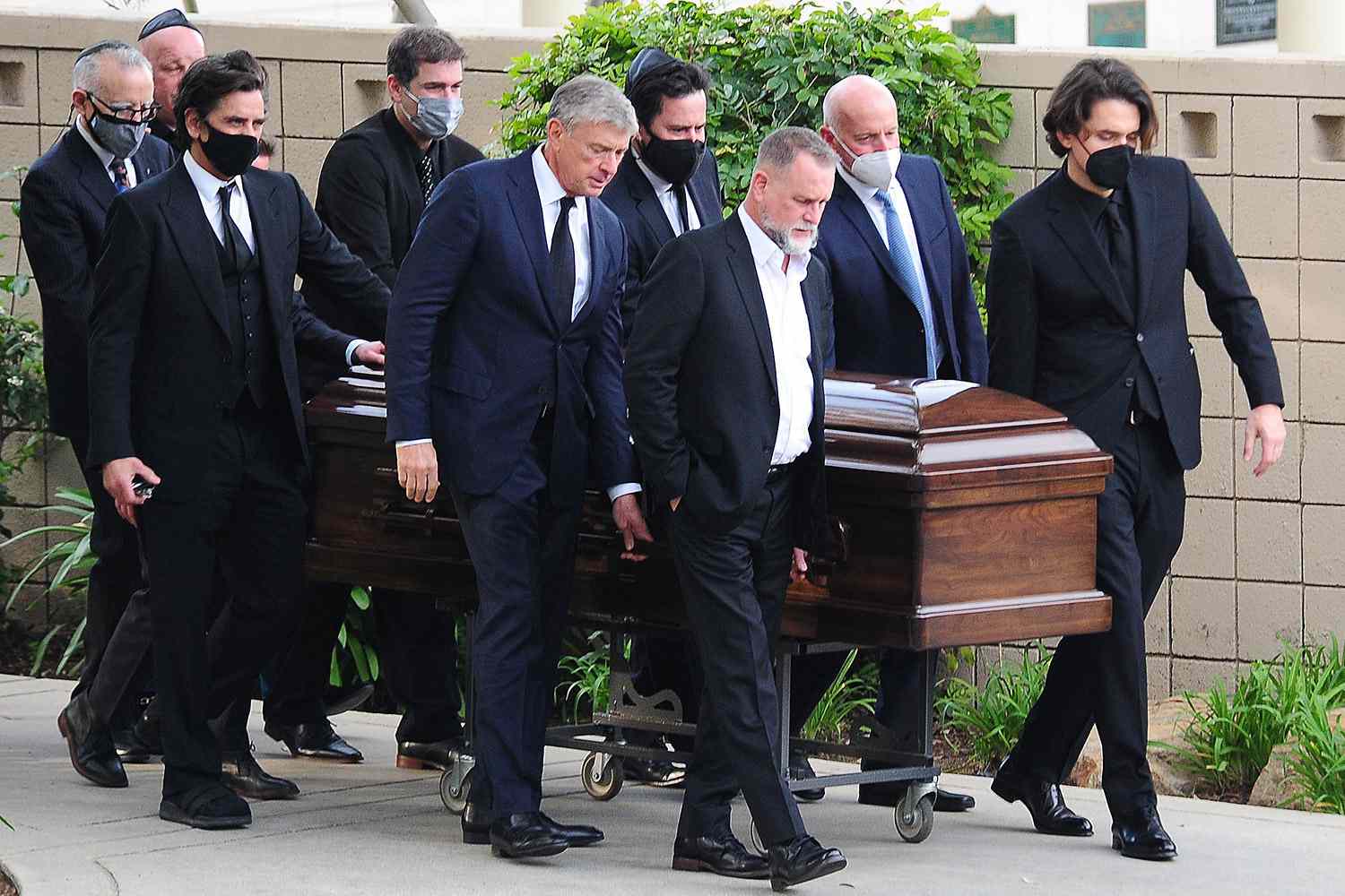 Bob Saget’s teammates and other celebrities attend his funeral