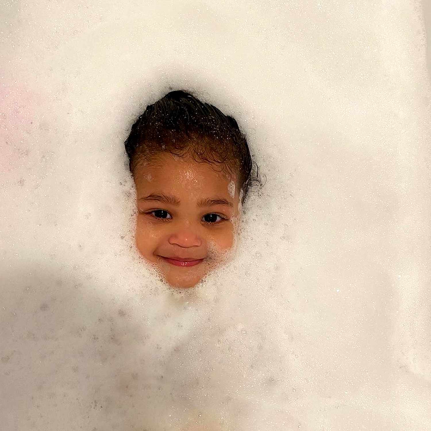 Kylie Jenner Shares Adorable Bubble Bath Photo of Daughter Stormi |  PEOPLE.com