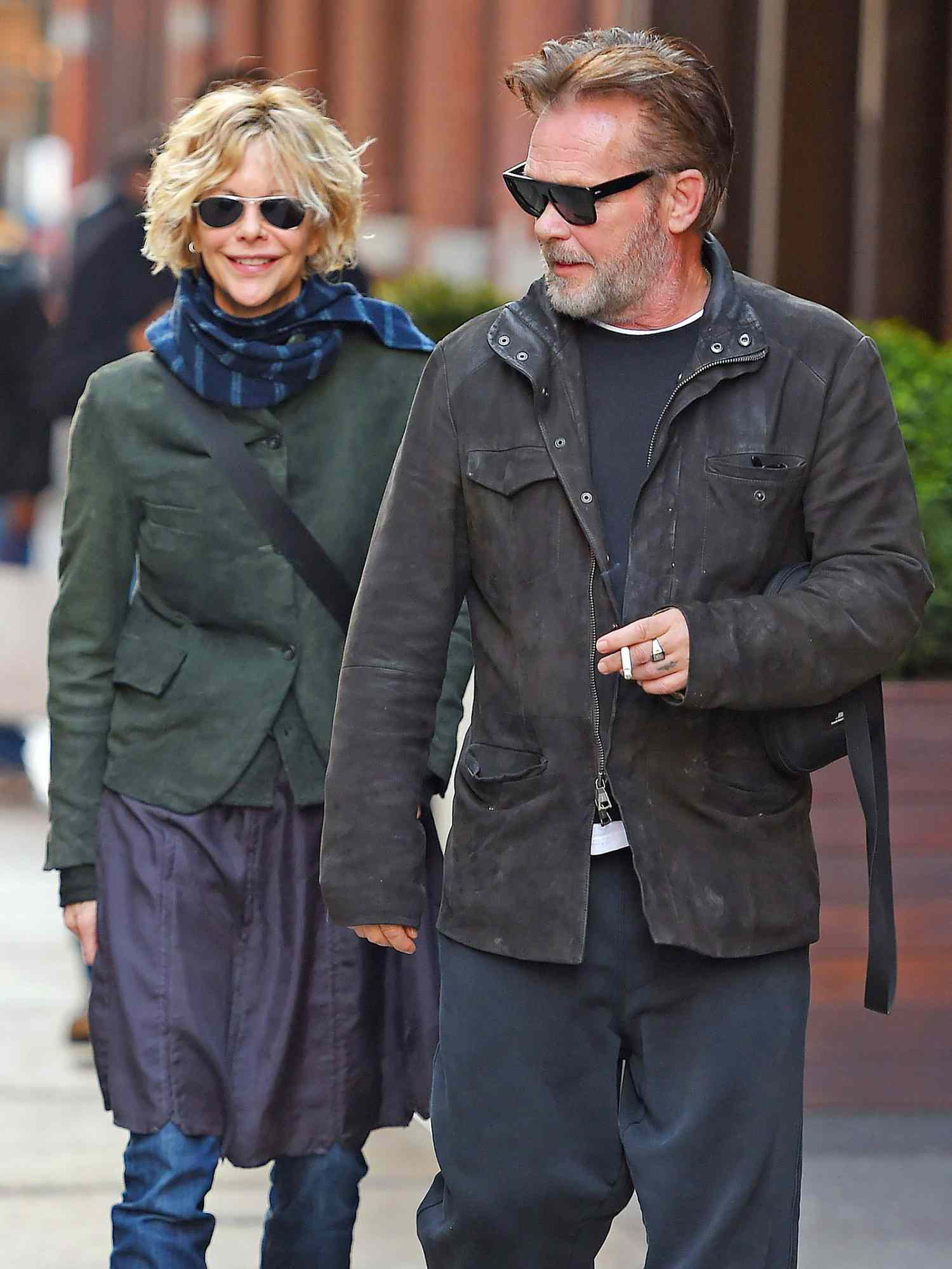 Meg Ryan e John Mellencamp sguardo felice come una passeggiata attraverso il quartiere di SoHo, NYC
