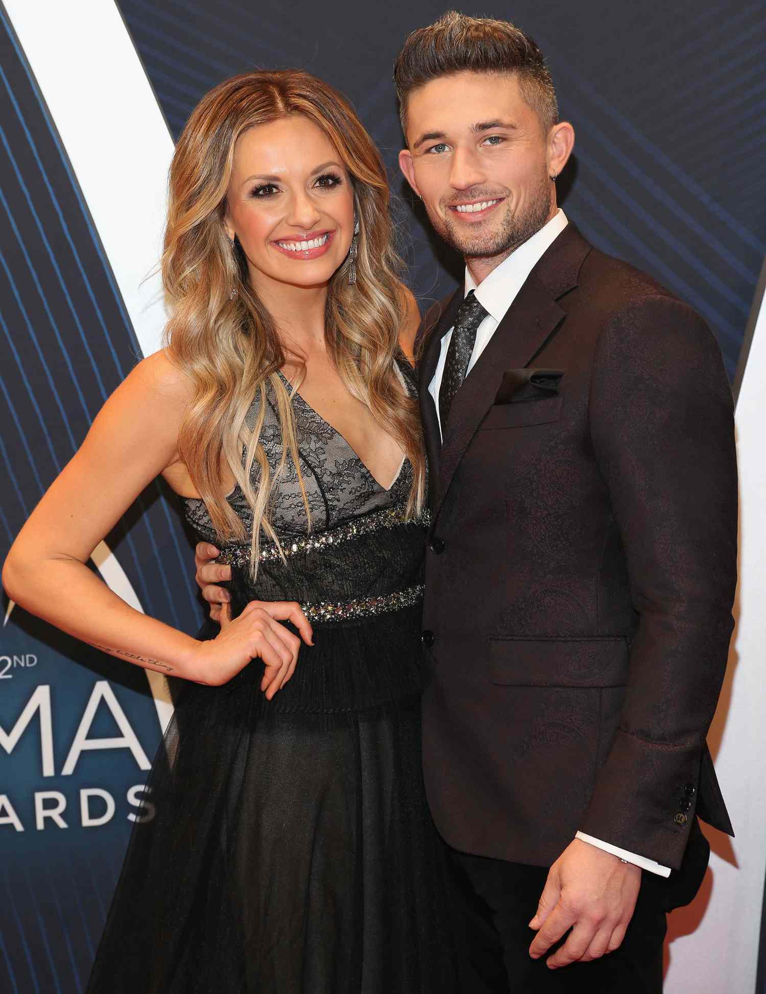 Michael Ray Engaged To Carly Pearce See The Ring People Com.