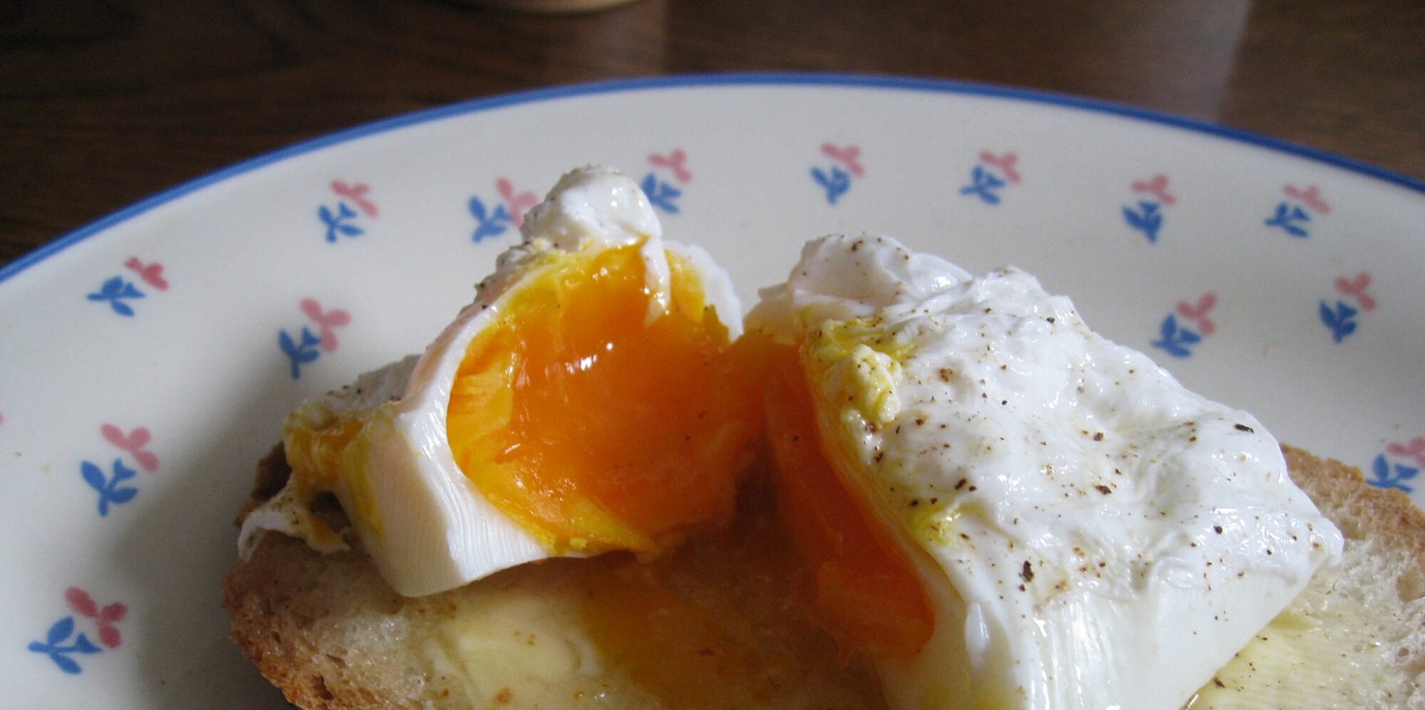 The Easiest Way to Poach Eggs Is in the Microwave