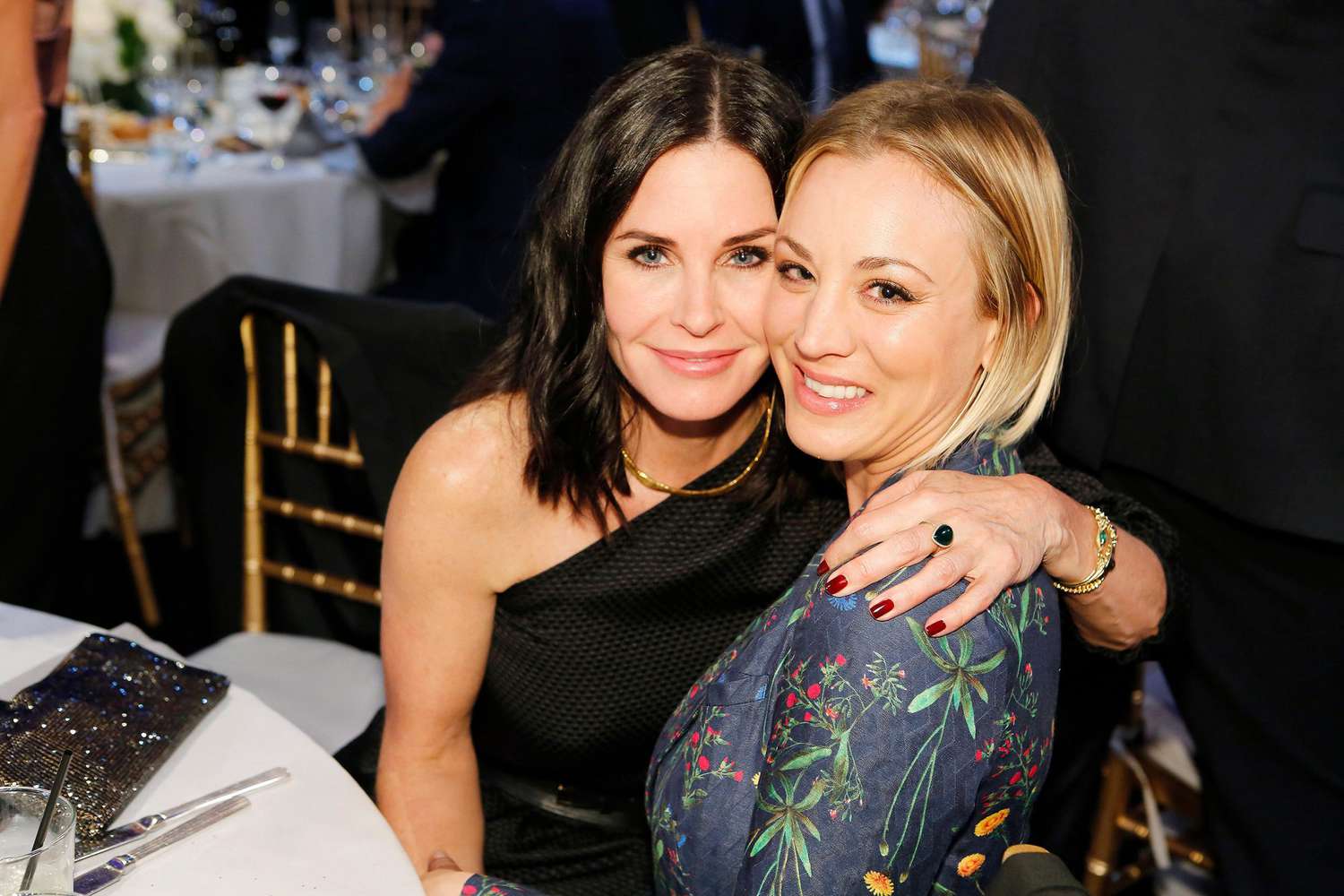 Friends&#39; Courteney Cox Extends Support to Kaley Cuoco | PEOPLE.com