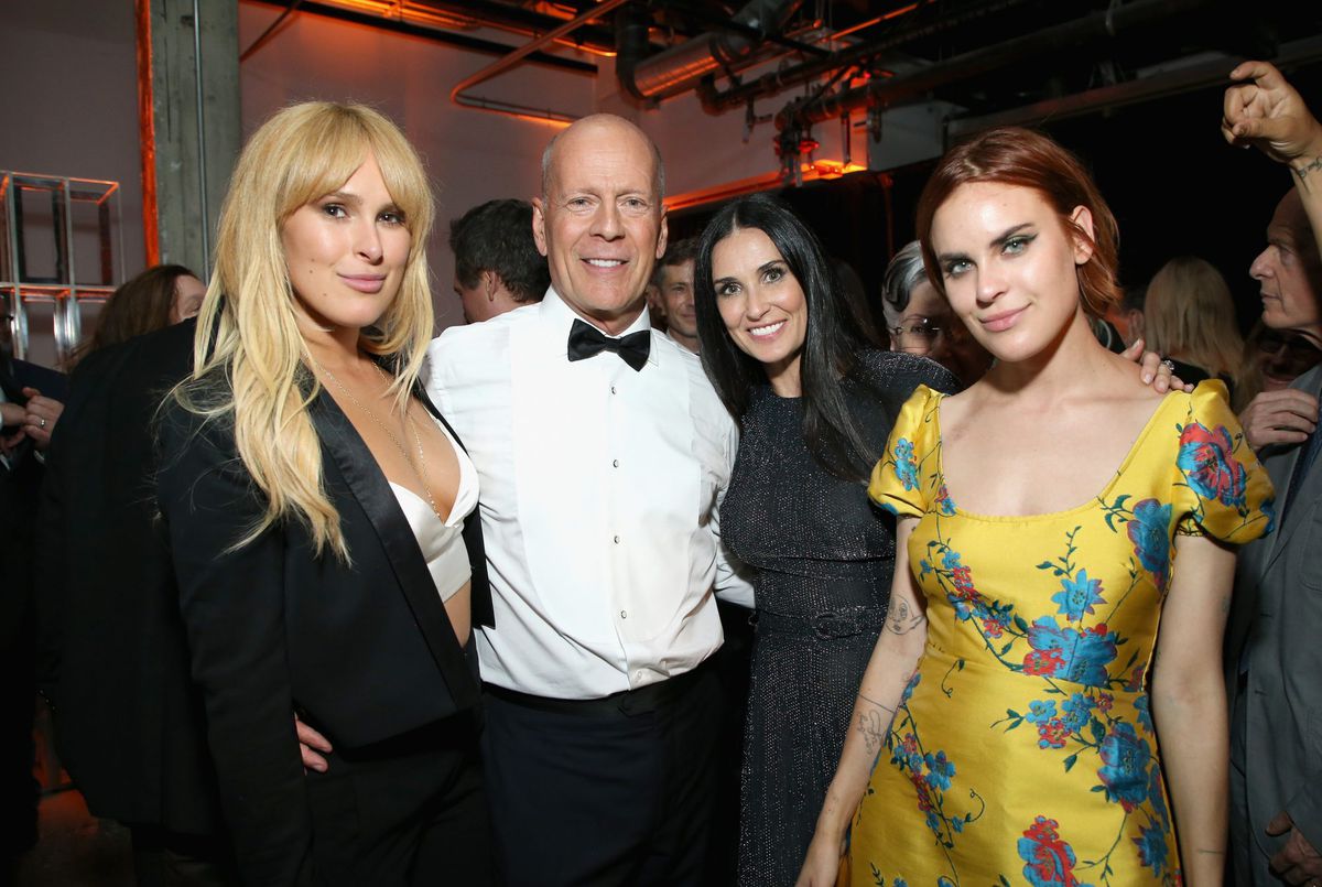 Bruce Willis's Five Daughters Pose for Rare Photo | InStyle