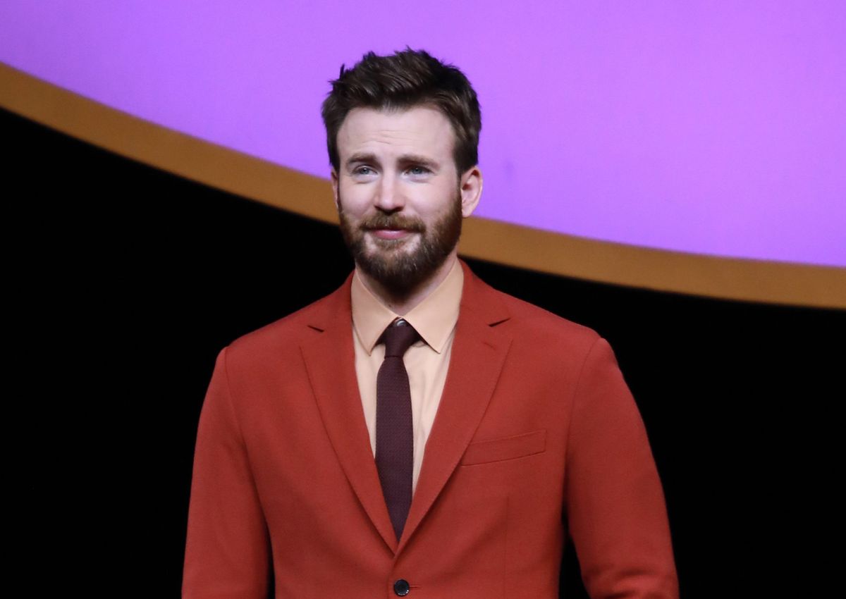 Chris Evans uses accidental nude photo to urge Americans 