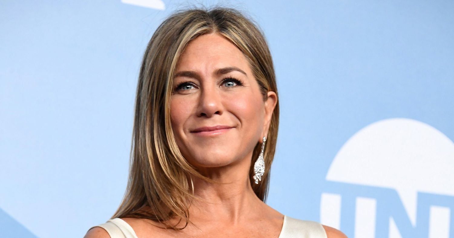 how-jennifer-aniston-treated-her-skin-before-presenting-at-the-emmys