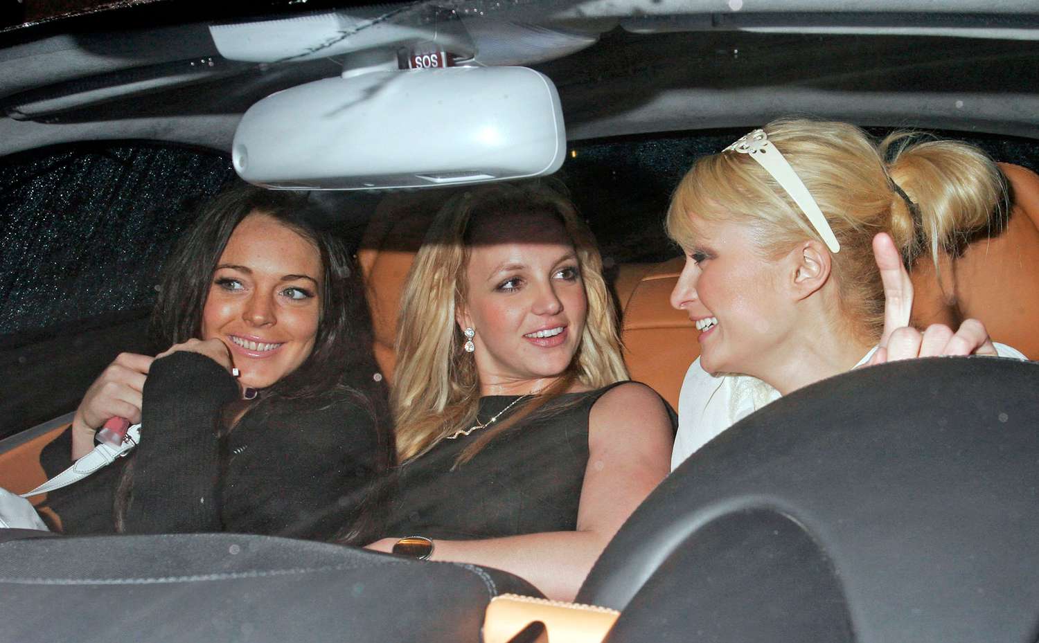 Paris Hilton Recreates Iconic Britney Spears and Lindsay Lohan Photo |  PEOPLE.com
