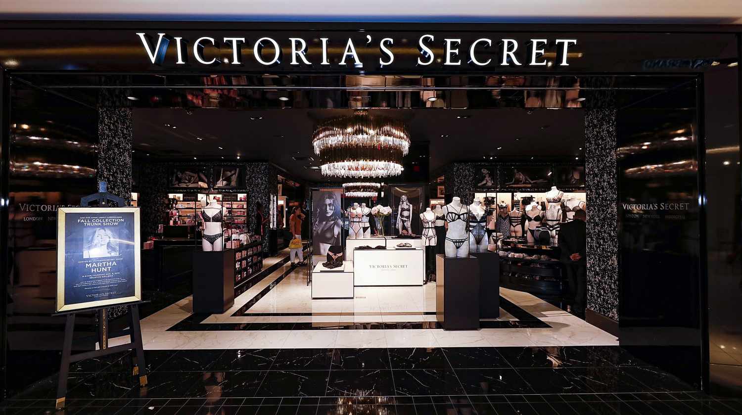 Victoria S Secret Goes Private As L Brands Ceo Steps Down People Com