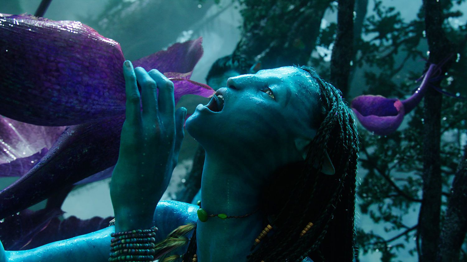 Avatar How James Cameron Captured Neytiri Drinking Ew Com
