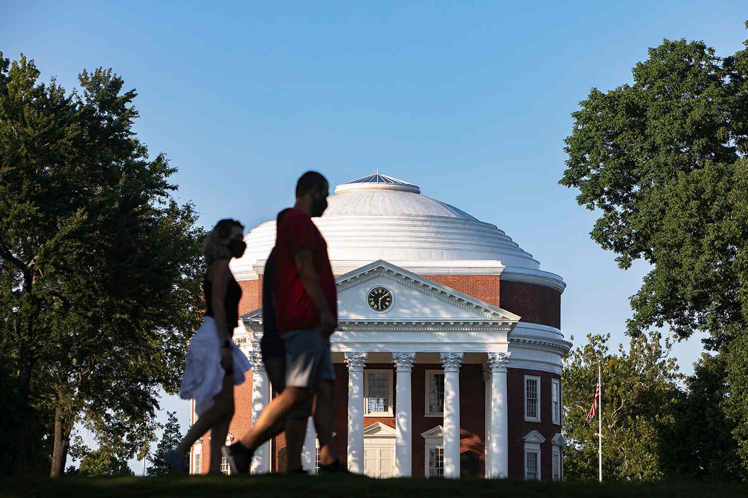 UVA disenrolling students for not getting vaccine