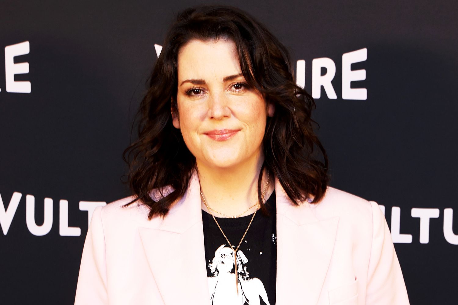 Melanie Lynskey was body-shamed on the set of ‘Yellowjackets’ but her co-stars were having none of that. – Entertainment Weekly News