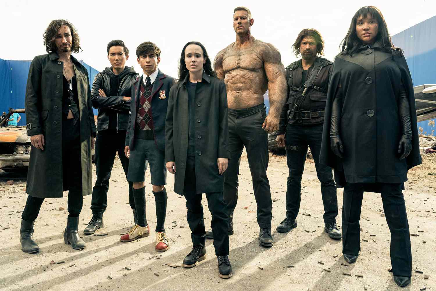 THE UMBRELLA ACADEMY (L to R) ROBERT SHEEHAN as KLAUS HARGREEVES, JUSTIN H. MIN as BEN HARGREEVES, AIDAN GALLAGHER as NUMBER FIVE, ELLIOT PAGE as VANYA HARGREEVES, TOM HOPPER as LUTHER HARGREEVES, DAVID CASTAÑEDA as DIEGO HARGREEVES and EMMY RAVER-LAMPMAN as ALLISON HARGREEVES in episode 201 of THE UMBRELLA ACADEMY