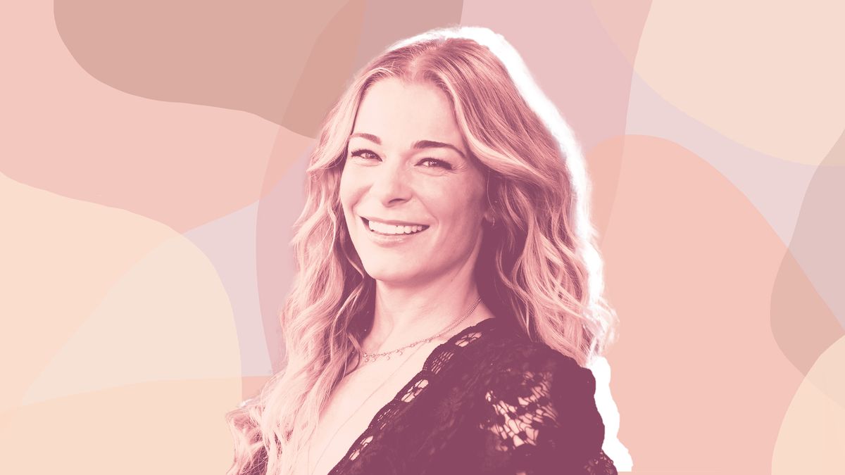 LeAnn Rimes Posed Nude in the Middle of a Psoriasis Flareup to Be 'Unabashedly Honest' About Her Skin Condition