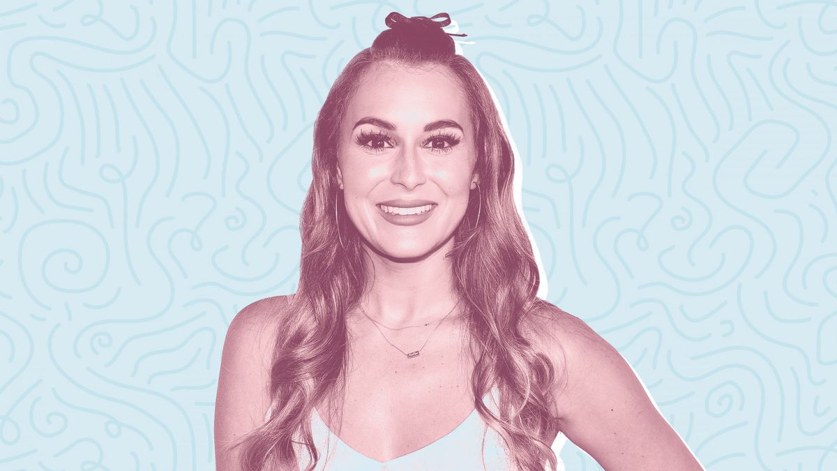 Alexa PenaVega Posts Raw Photos of the Leg Veins That 'Decided to Pop Up' During Her Pregnancy