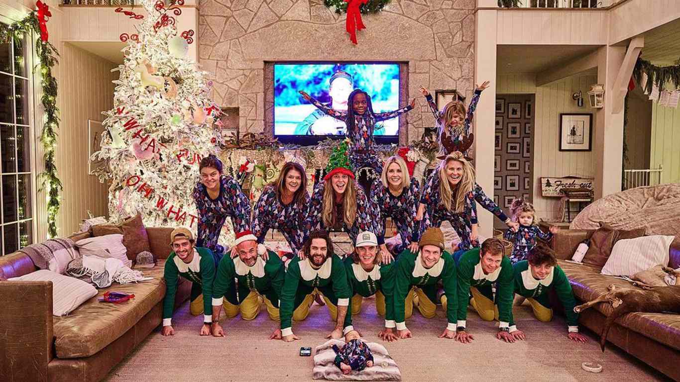 Thomas Rhett and Lauren Akins Celebrate First Christmas with Four Kids — See Their Family Photo!