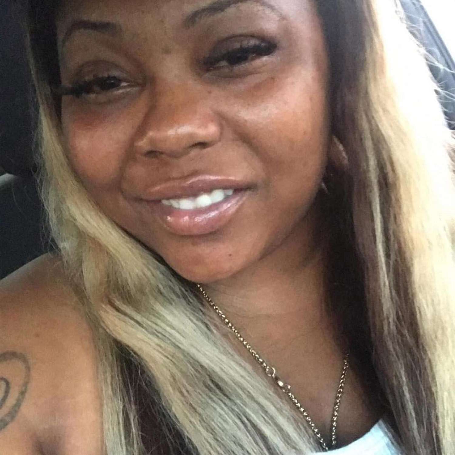 Mãe de Chicago baleada fatalmente no mesmo local em que seu filho adolescente foi morto poucos dias antes