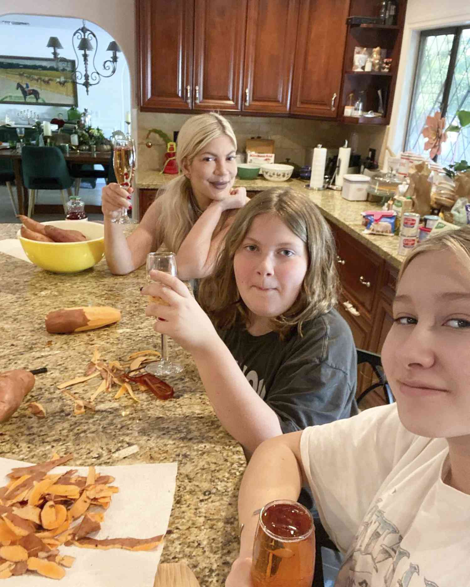 Tori Spelling Celebrates Thanksgiving with 'Empowered' Daughters amid Marriage Trouble Claims - Yahoo