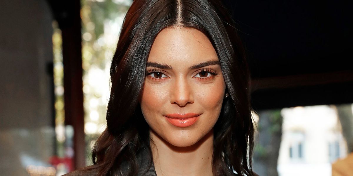 Kendall Jenner Keeps the Wedderspoon Manuka Honey Drops in Her Bag - InStyle