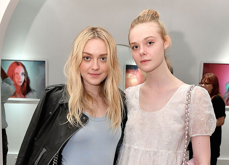 Dakota Fanning Just Posted A Vintage Picture Of Her And Sister Elle It Has Us Feeling Feelings Hellogiggles