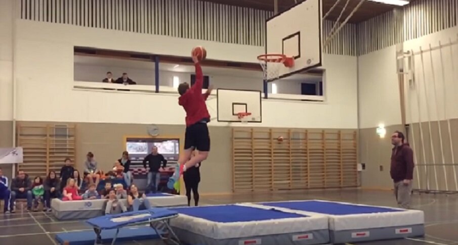 And Now Here S 3 Minutes Of Kids Epically Failing To Dunk Using A Trampoline Hellogiggles