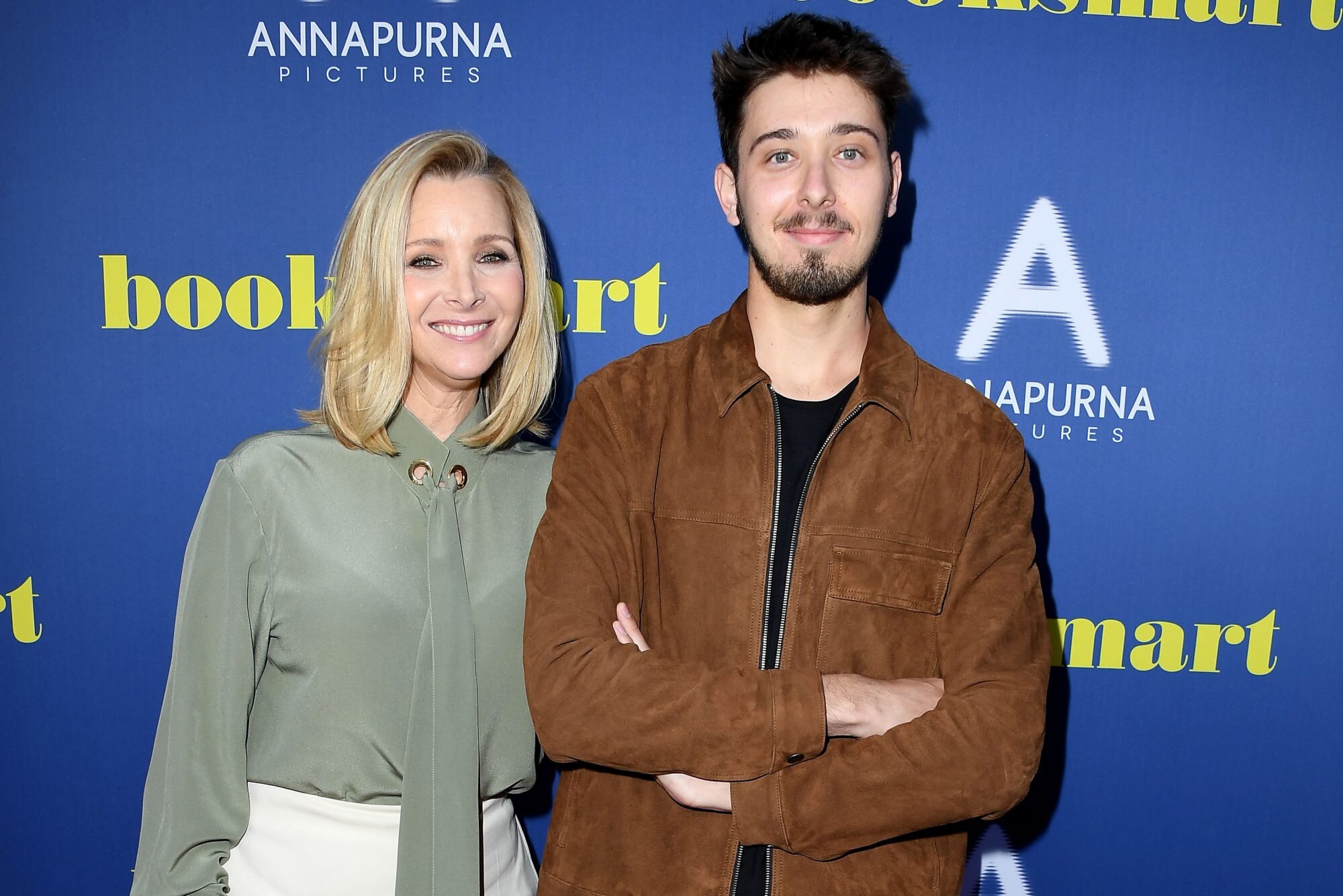 It Turns Out Lisa Kudrow S Son Loves Jennifer Aniston Just As Much As We Do Hellogiggles