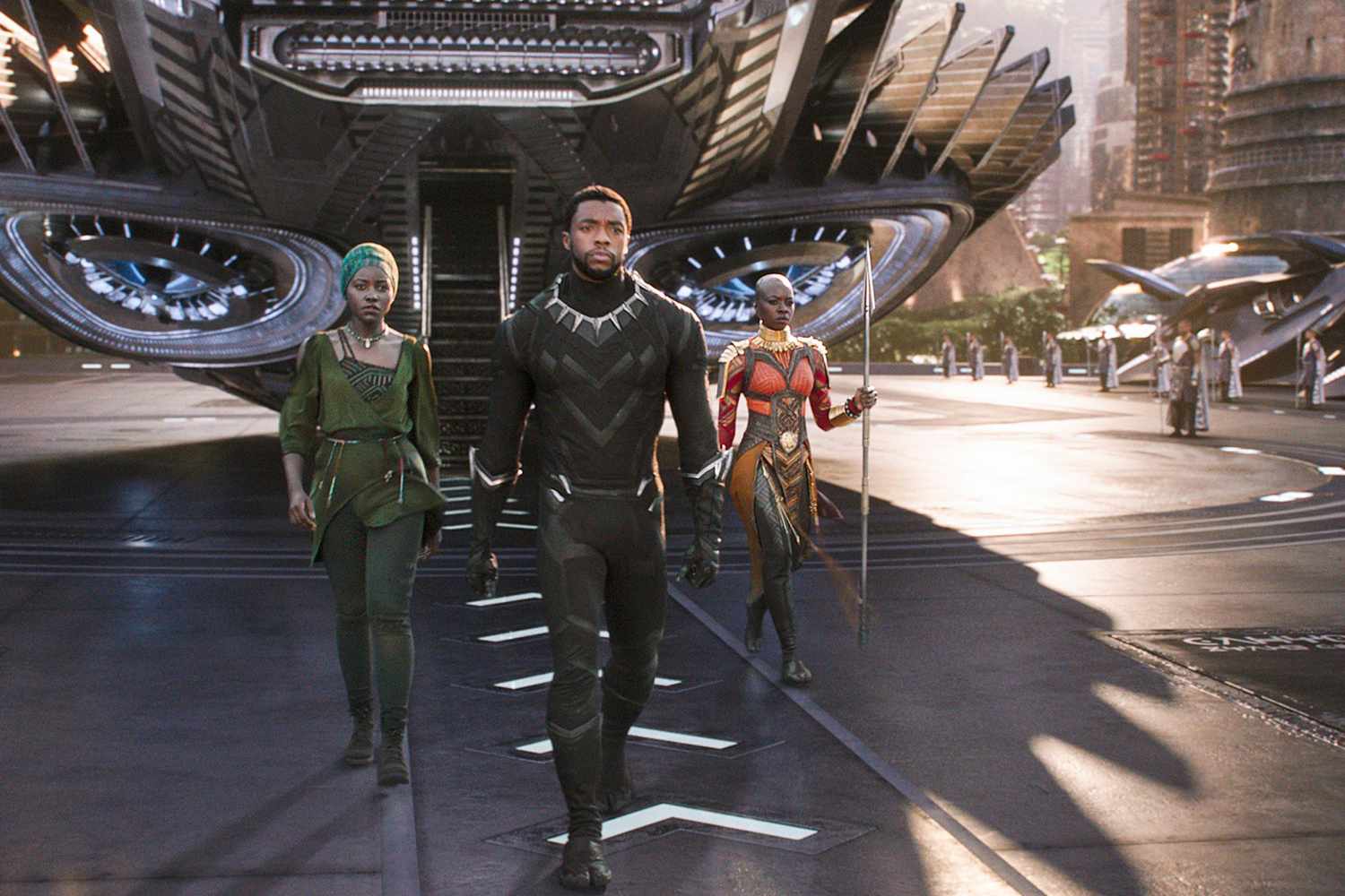 Marvel Studios' BLACK PANTHERL to R: Nakia (Lupita Nyong'o), T'Challa/Black Panther (Chadwick Boseman) and Okoye (Danai Gurira)Ph: Film Frameu00A9Marvel Studios 2018