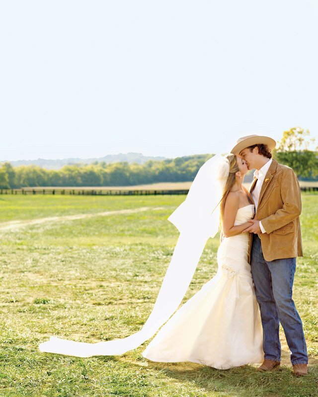 A Traditional Red And White Barn Destination Wedding In Tennessee