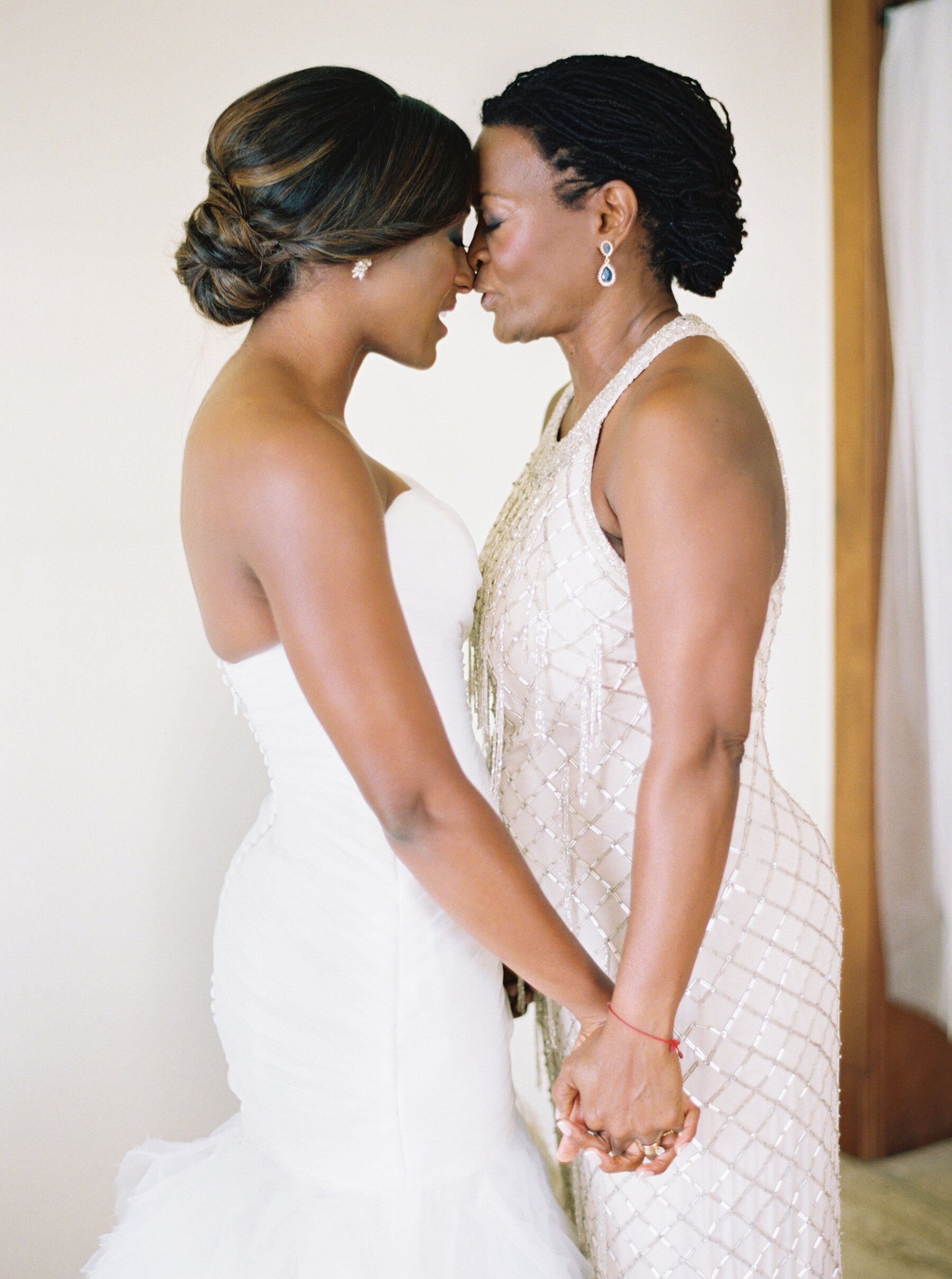 26 Mother Of The Bride Hairstyles That Ll Make Her Feel Special