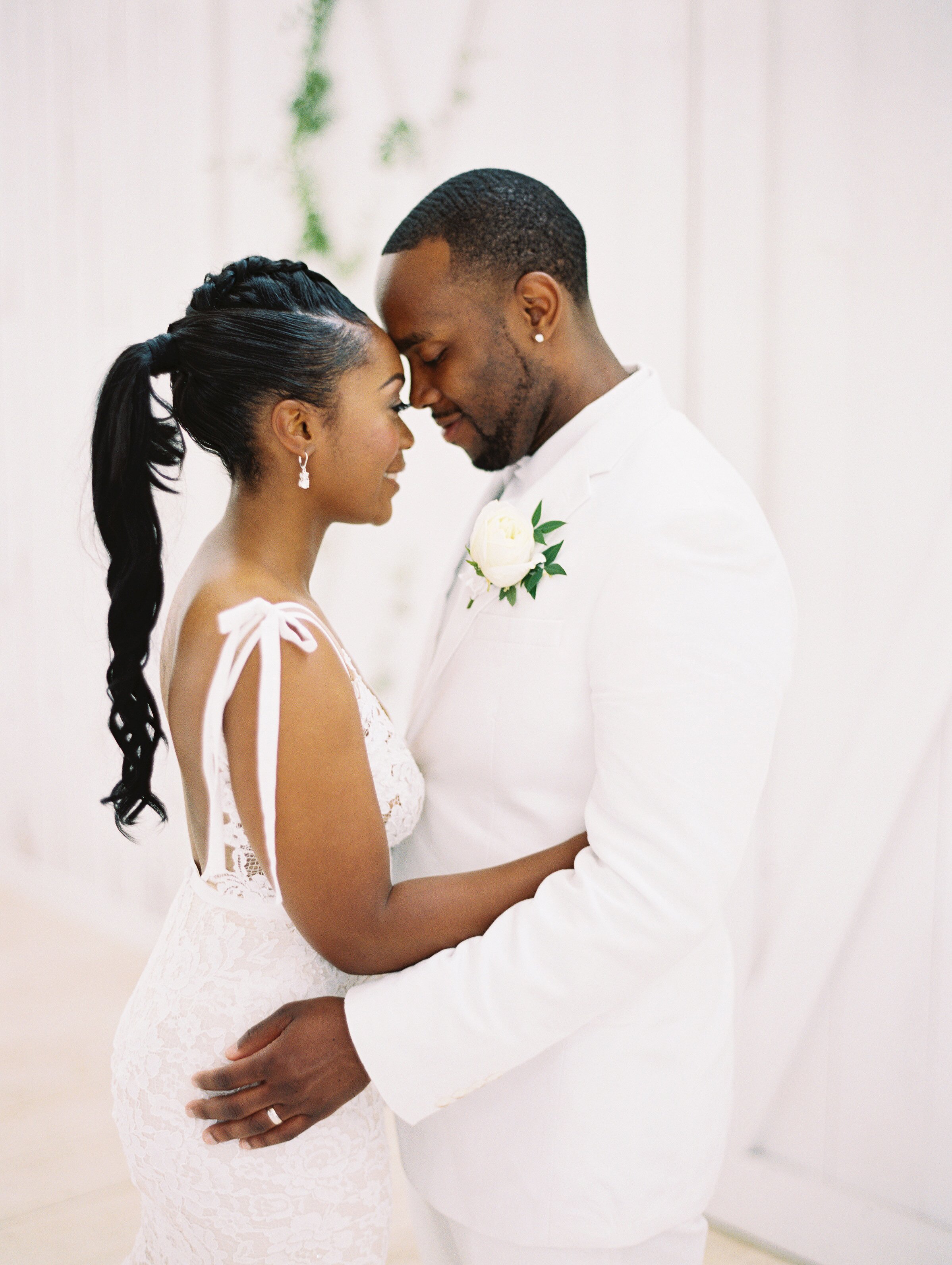 One Couple S Beautiful Barn Wedding In Dallas Texas Martha