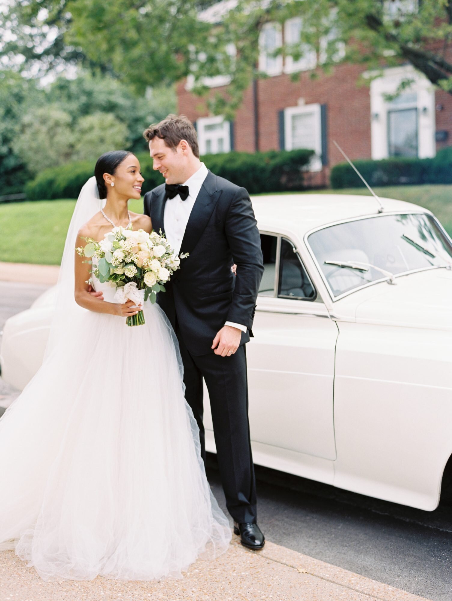 Exclusive Go Inside Actress Erinn Westbrook S Hometown Wedding In