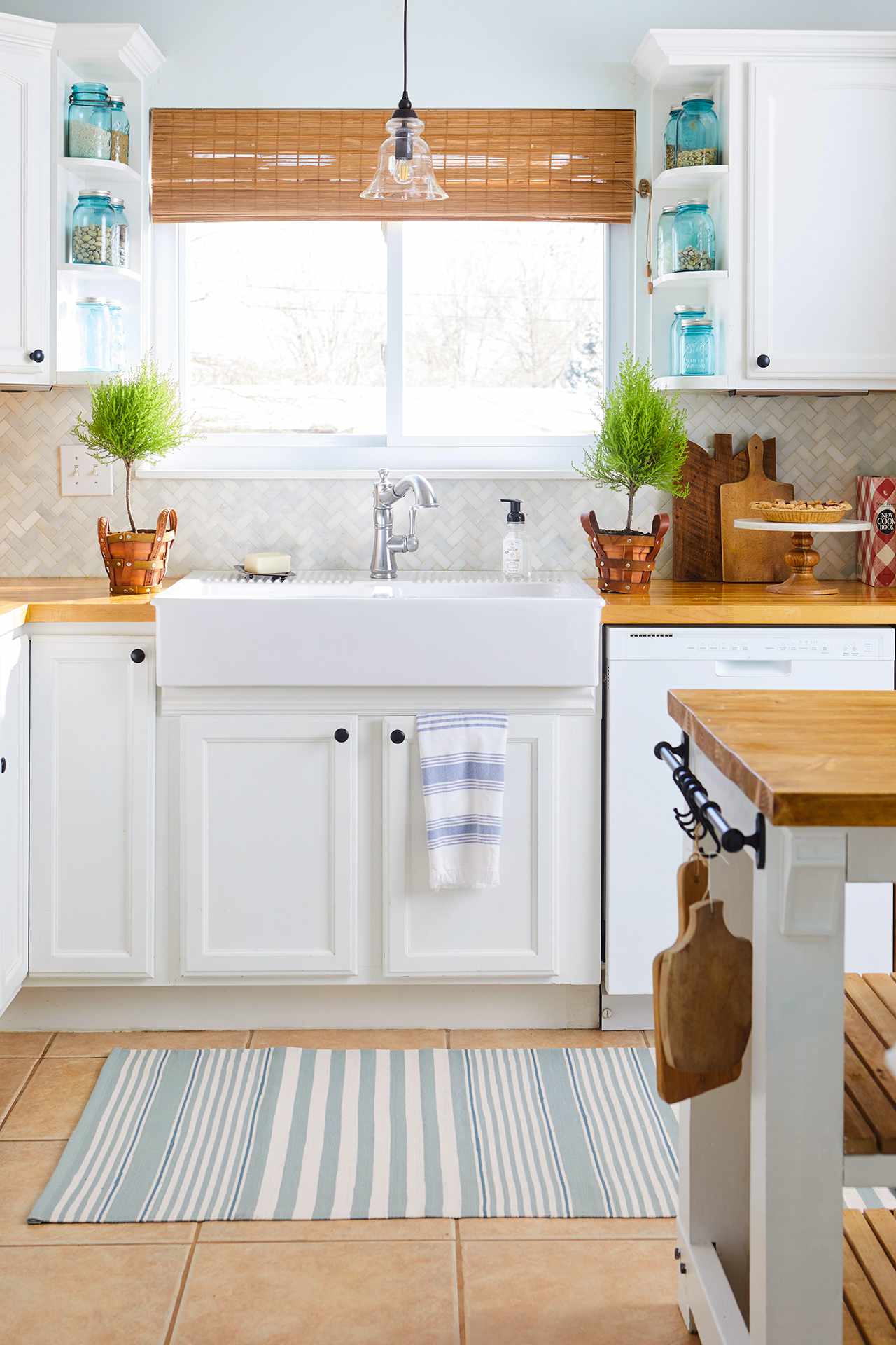 How To Clean Kitchen Sinks And Drains Better Homes Gardens