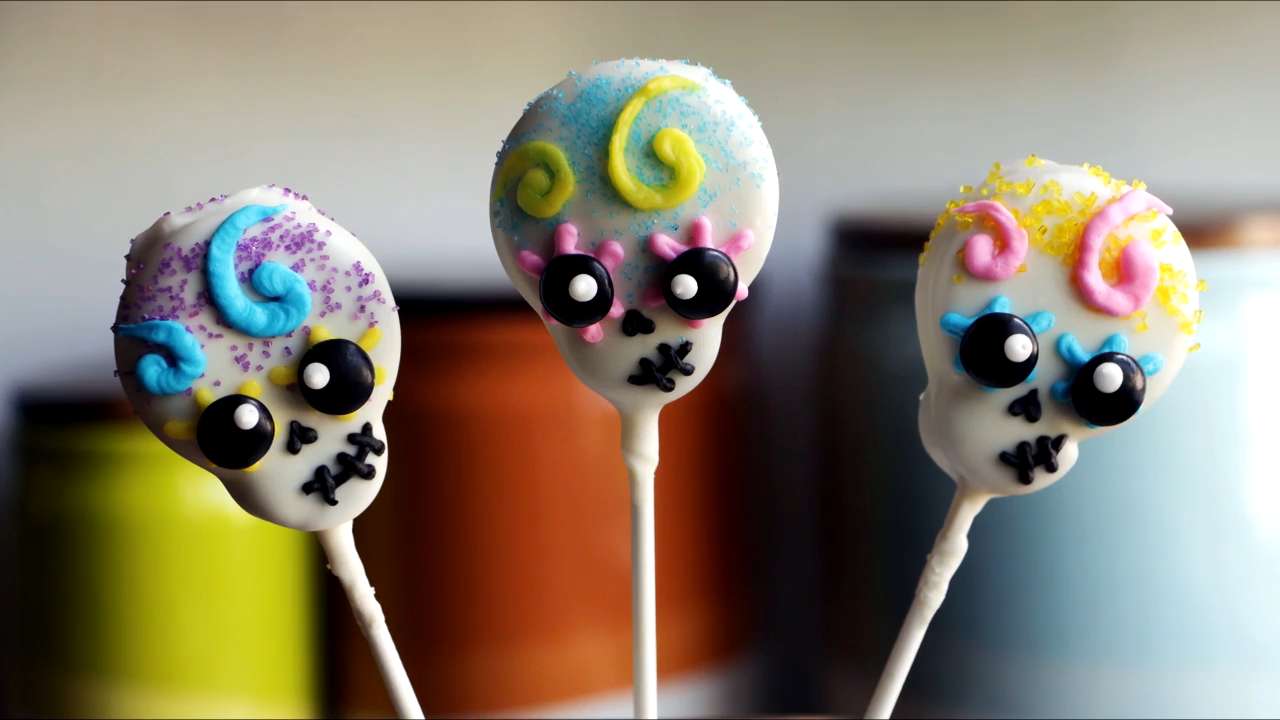How to Make Skull Cookie Pops