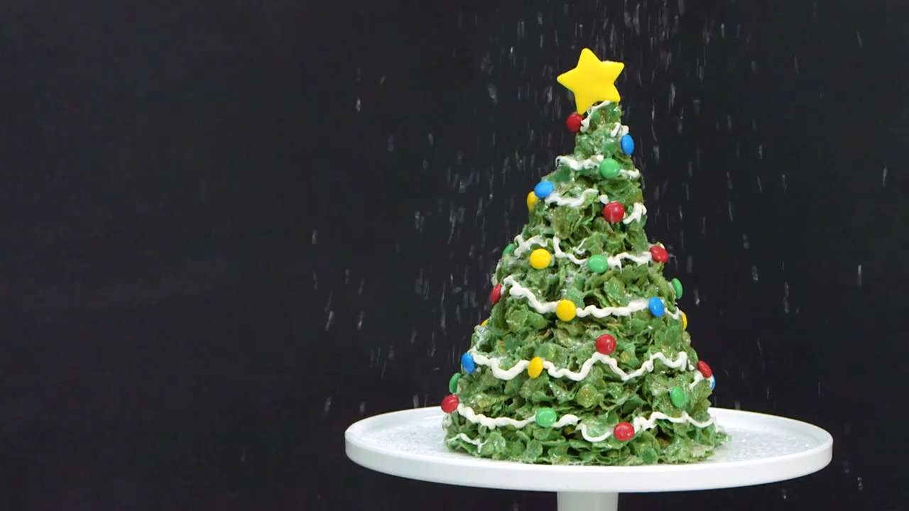 How to Make a Giant Marshmallow and Cornflakes Christmas Tree Treat