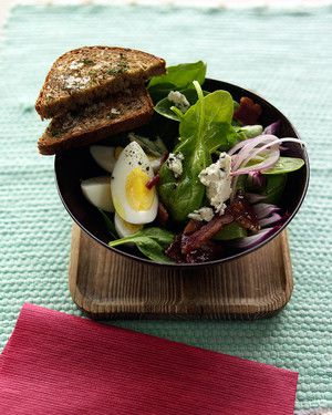 Spinach Salad with Turkey Bacon and Blue Cheese 