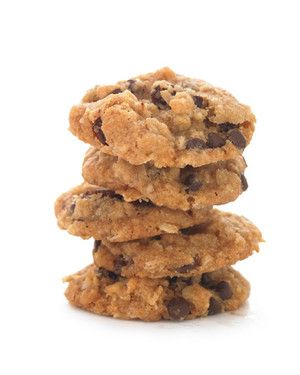 Vegan Oatmeal-Raisin Chocolate Chip Cookie 